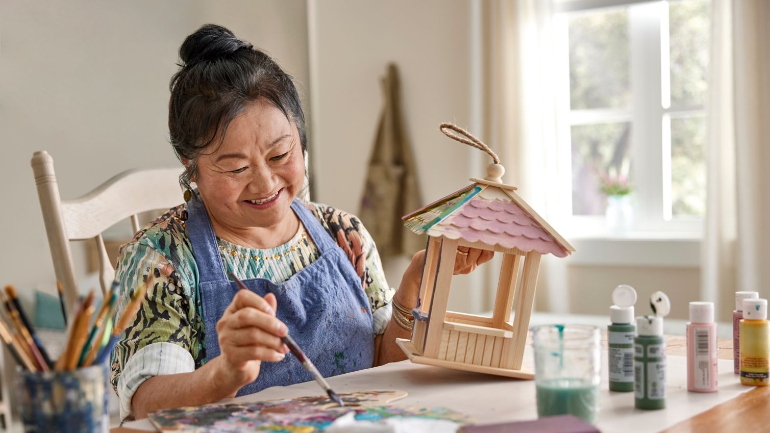 Senior building birdhouse