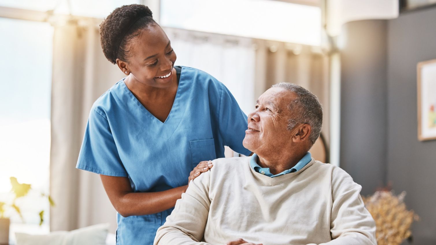 A nurse visits a patient at home.