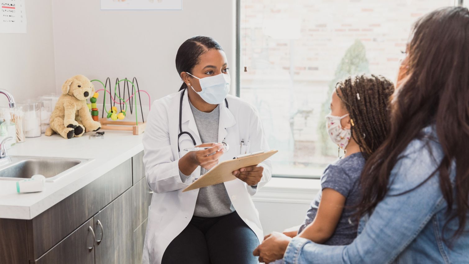 Medicaid doctor talks to a mom and her daughter