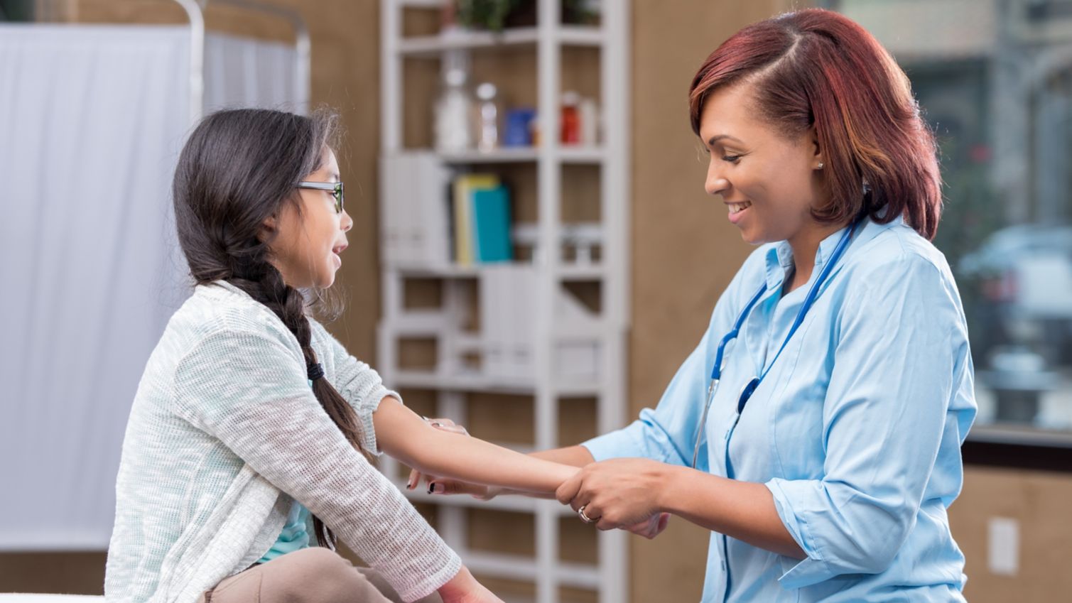 Therapist holds child’s arm