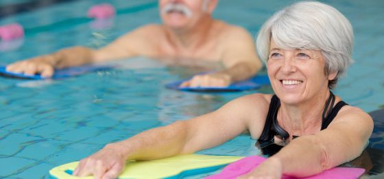 Water aerobics for seniors – 5 easy exercises